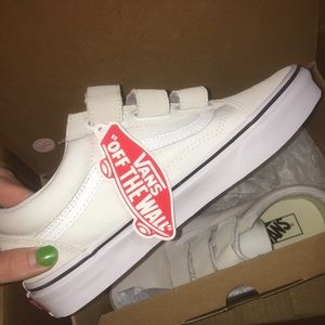 WHITE VELCRO VANS Size: 8.5
